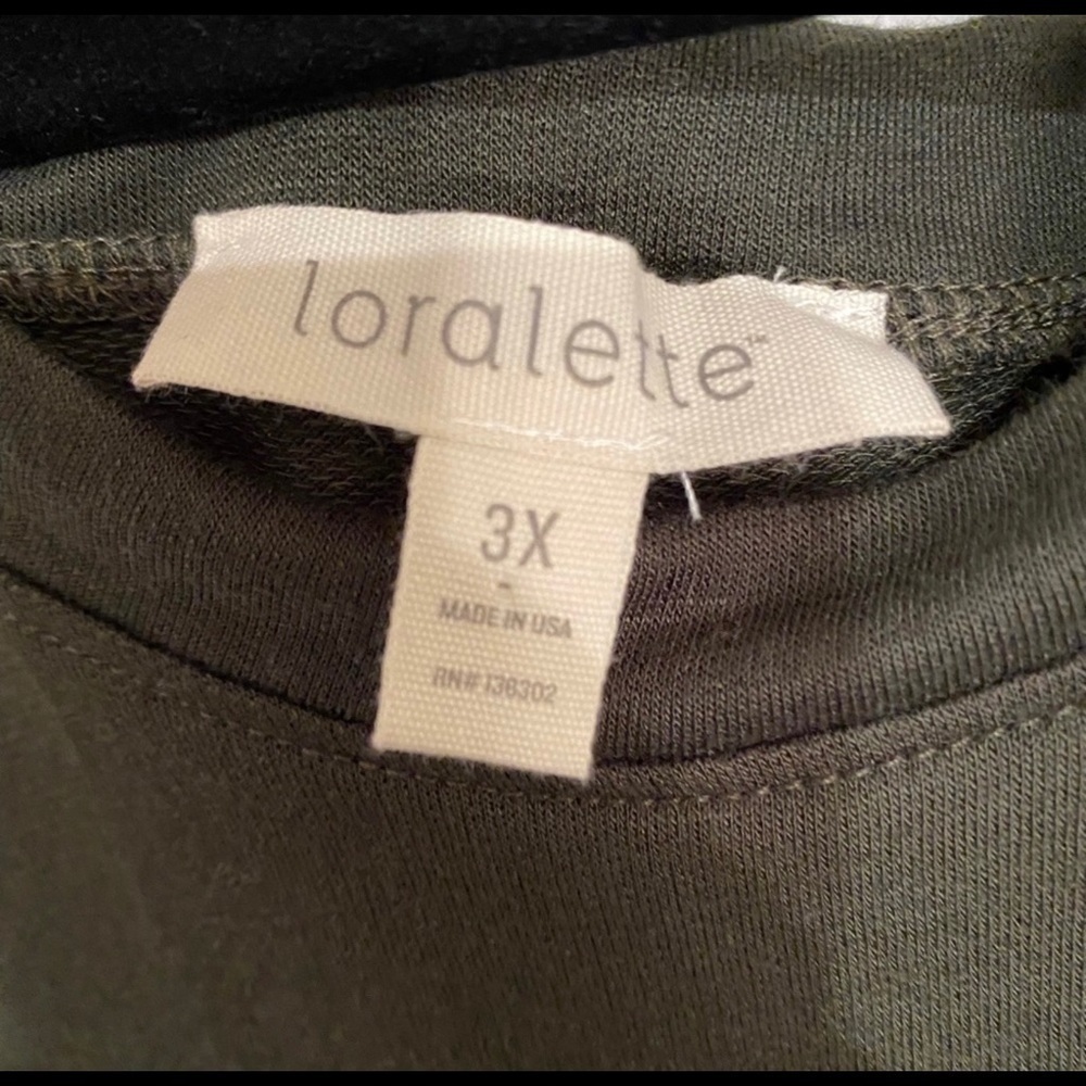 Plus Size Top​​​​​​​​​​​ - Picture 3 of 4